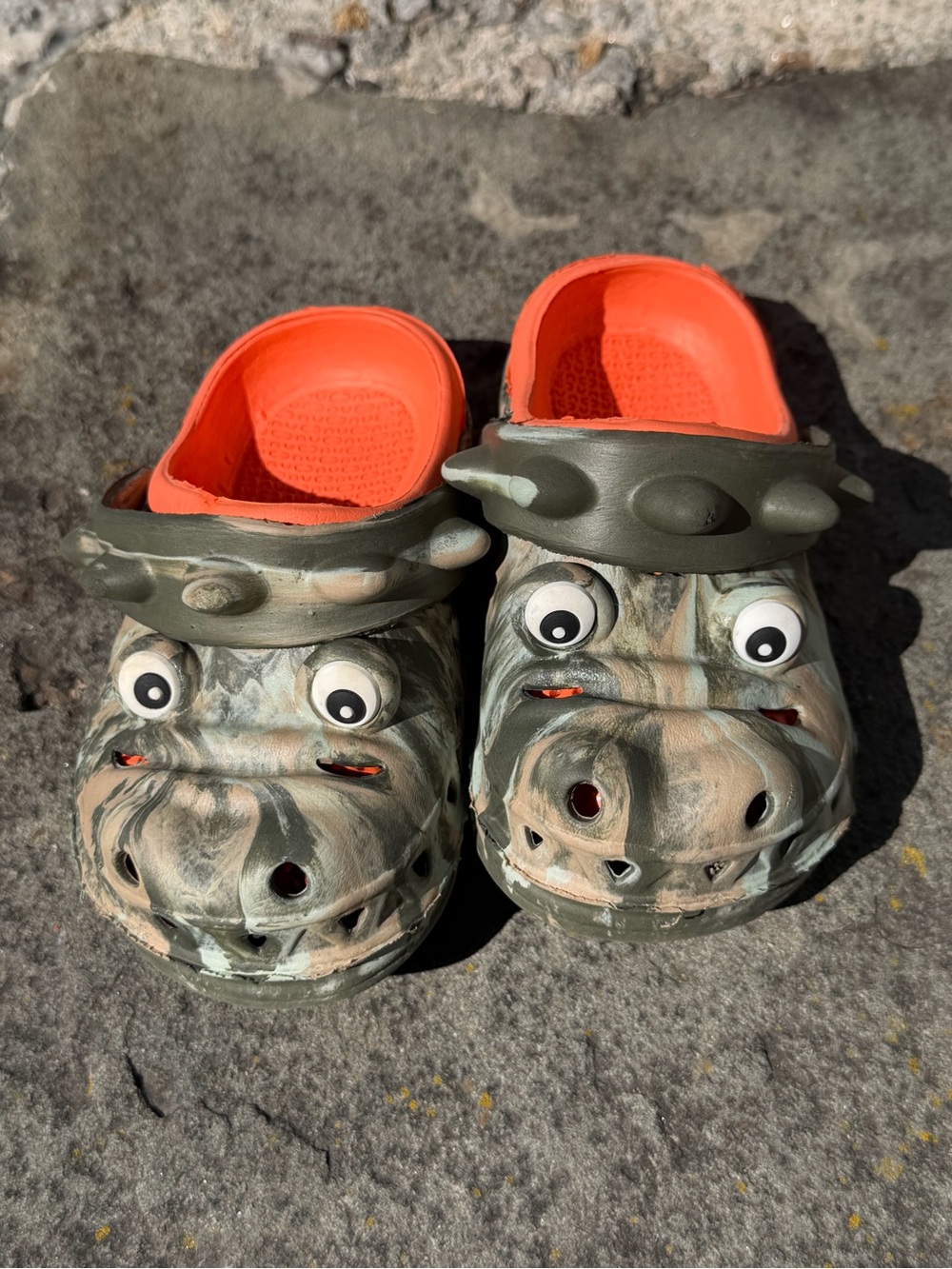 Capelli of New York Kids Dragon Clogs in Green Marble with Bright Orange Lining